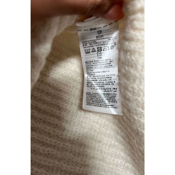 Old Navy Turtleneck Knit Long Sleeve Sweater - Picture 4 of 4